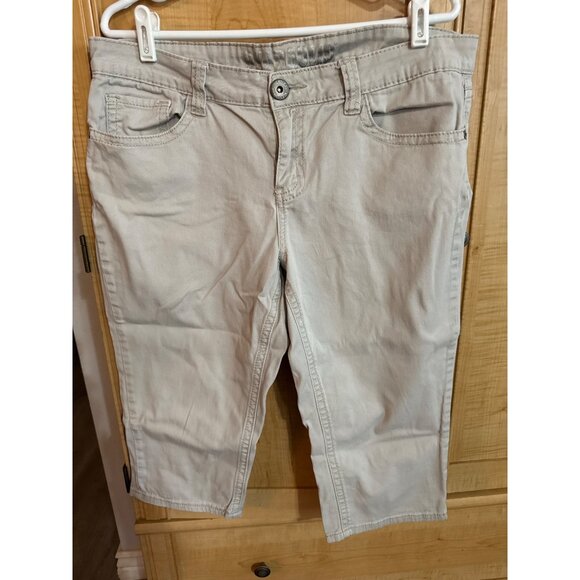 Hydraulic Womens Beige Capri Jeans Size 14 With Rhinestone Embellishments 17”Ins - Picture 1 of 6